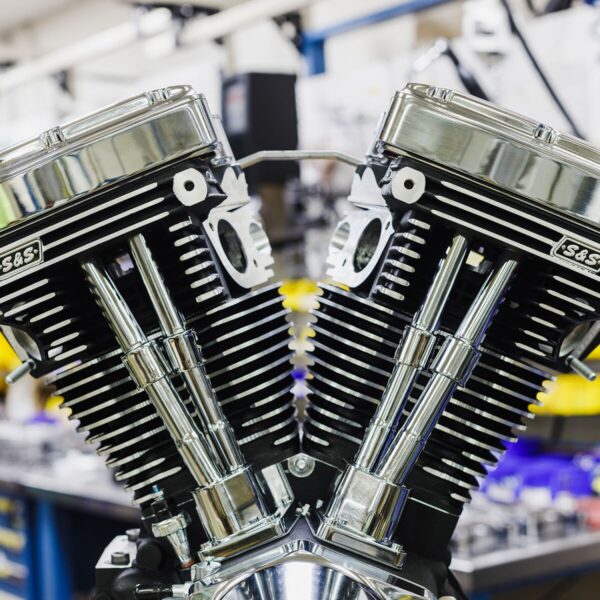 ENGINE V124 BLK/WB LB - Image 3